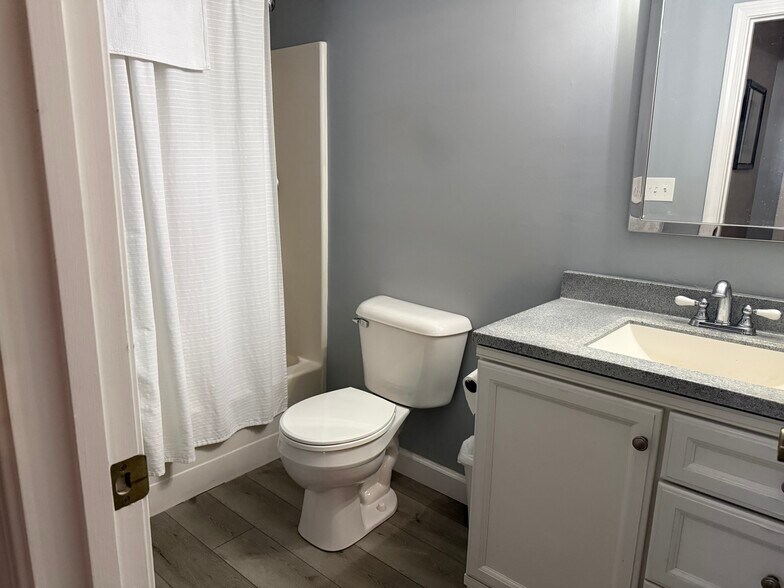 Building Photo - 17 Water St