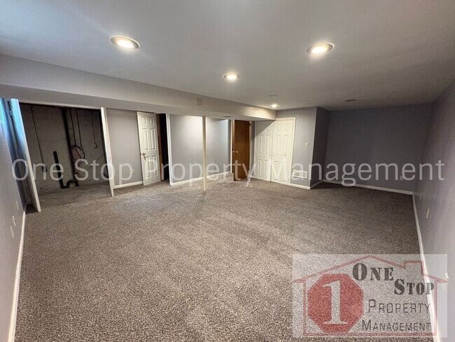 Building Photo - Beautiful 3 Bedroom / 2 Bathroom House in Blue Springs!