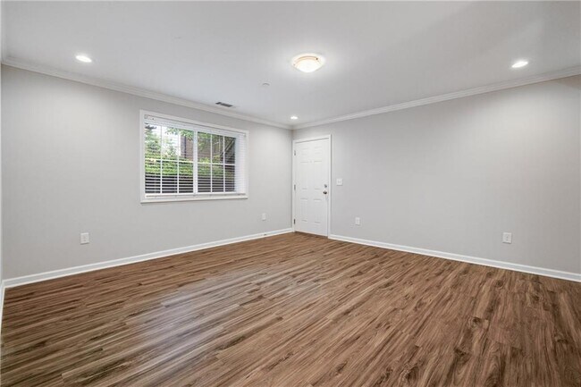 Building Photo - 305 Winding River Dr