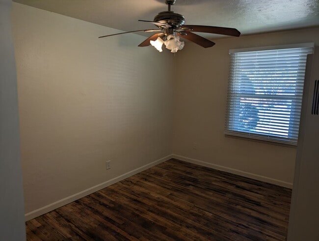 Building Photo - Cozy Aurora Condo