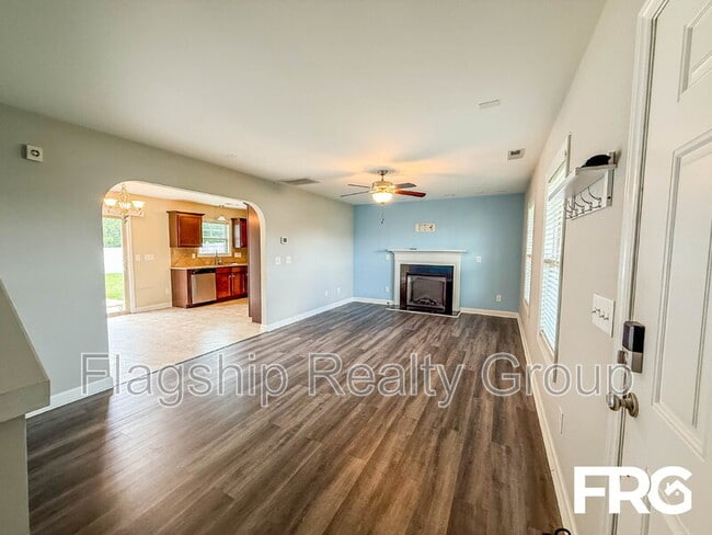 Building Photo - 1217 Teakwood Dr
