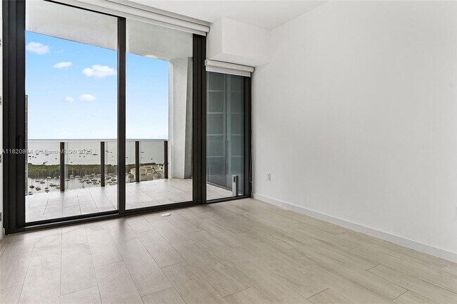 Building Photo - 2831 S Bayshore Dr
