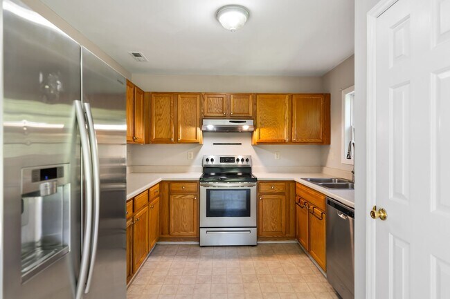 Building Photo - Great 4 bedroom home in South Durham right off S. Roxboro:  Available August 10th