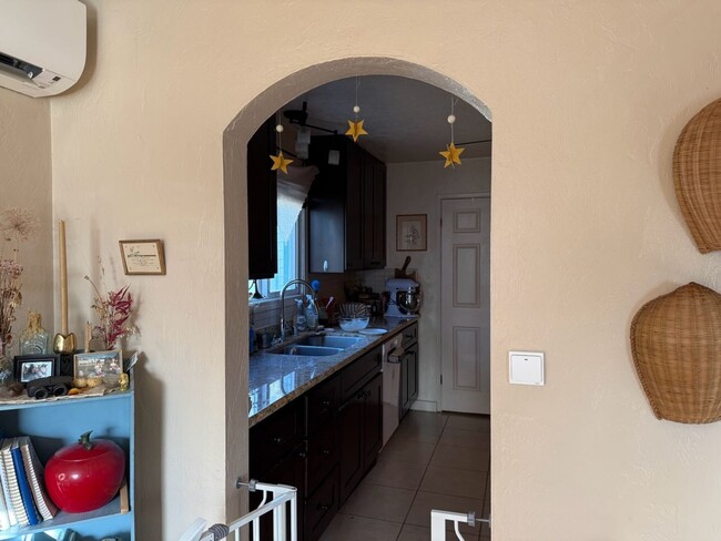 Building Photo - Charming Eastside Olympia Home Move-in goal June 5th .