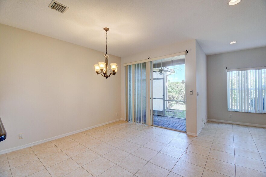 Building Photo - 6414 Park Lake Cir