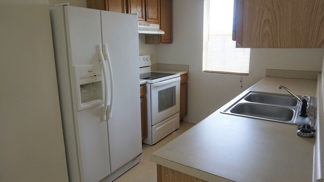 Building Photo - 4600 Greyhound Dr