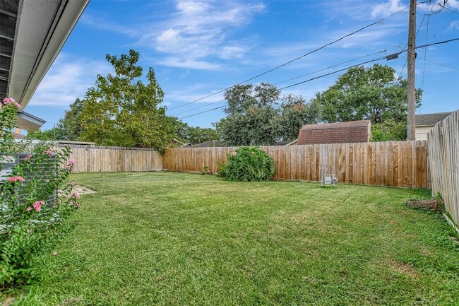 Building Photo - 2505 Dewberry Ln