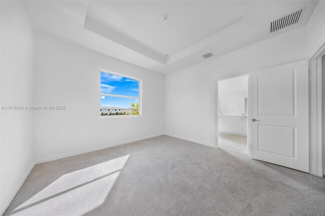 Building Photo - 2751 SE 25th Ave