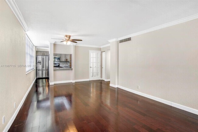 Building Photo - 9450 Live Oak Pl