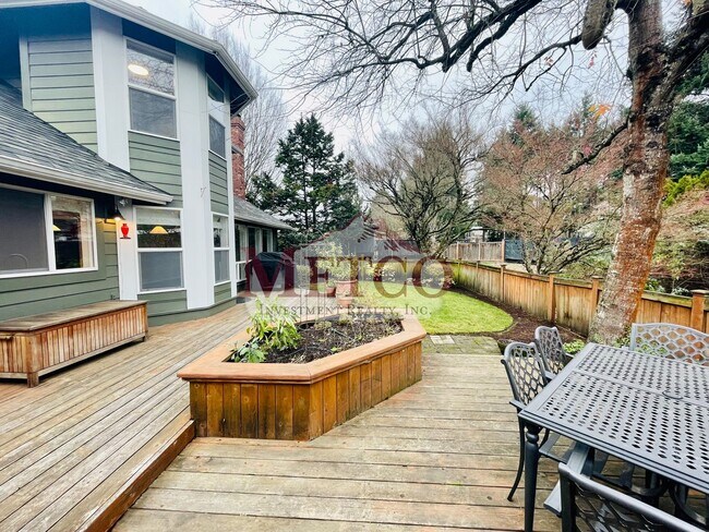 Building Photo - Beautiful 4 bedroom, 3 Bath House in Desirable Gilham Neighborhood!