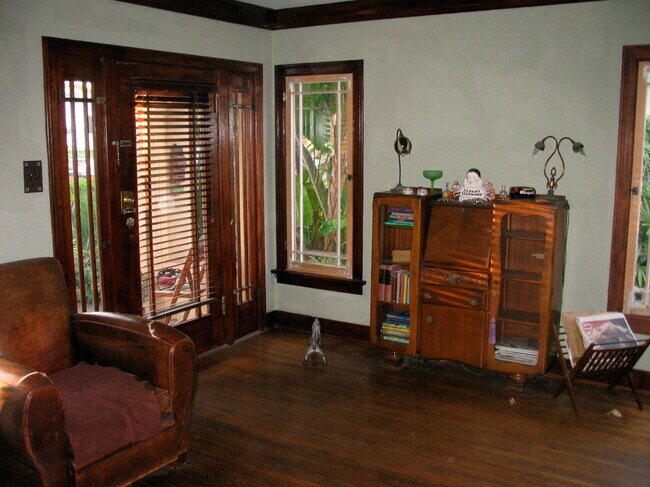 Building Photo - 727 N Occidental Blvd