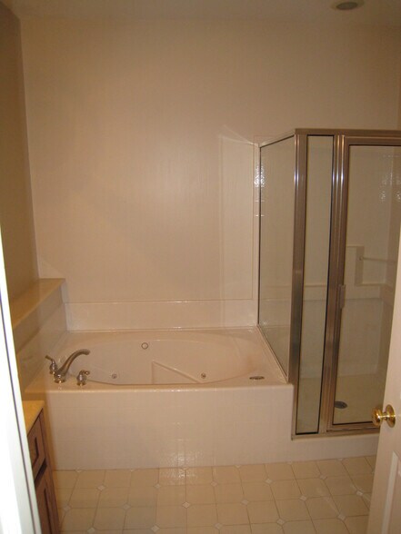 Building Photo - 2767 West Blvd