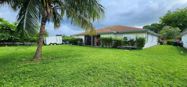 Building Photo - 10380 NW 10th Ave
