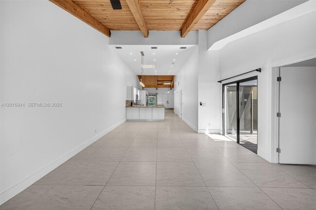 Building Photo - 2619 Parkview Dr S