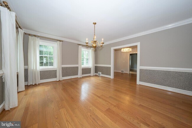 Building Photo - 101 E Brookhaven Rd