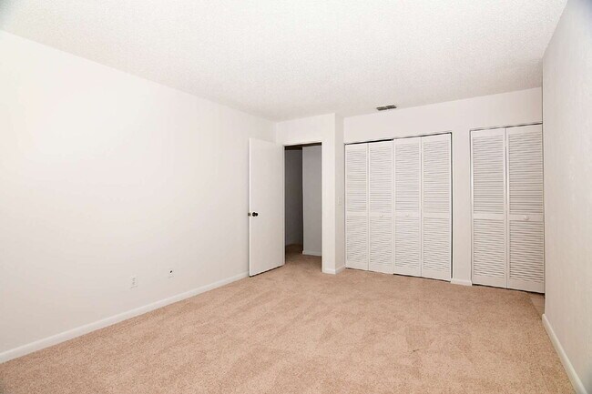 Building Photo - 36 Fairways Cir