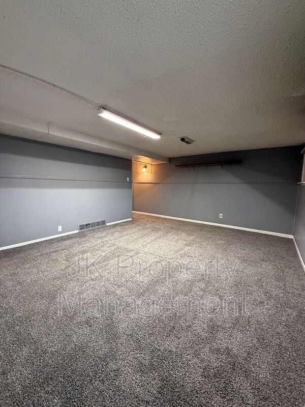 Building Photo - 609 6th Ave N
