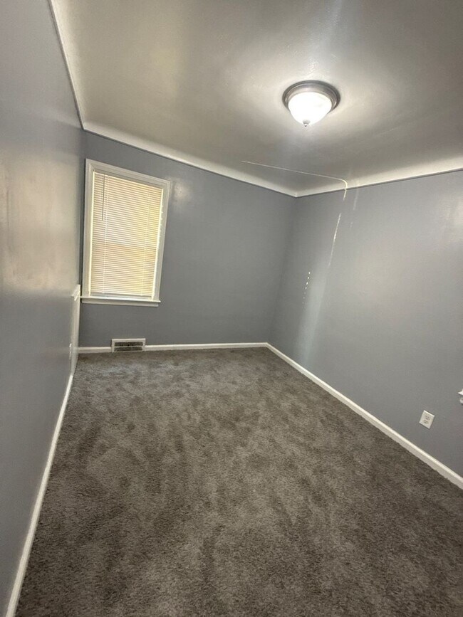 Building Photo - 3 Bedroom Home In Detroit
