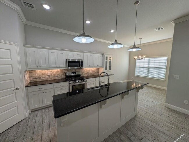 Building Photo - 5602 Sapphire Dr