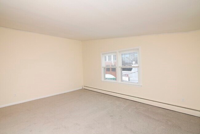Building Photo - 118 Pleasant St