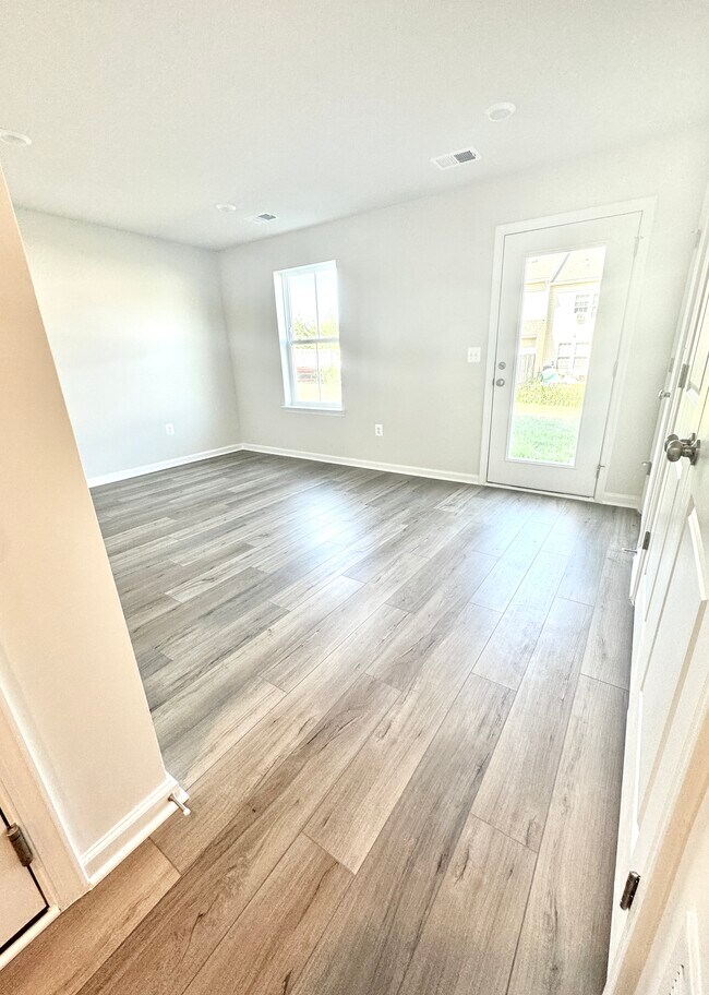Building Photo - 103 Brashear Ct