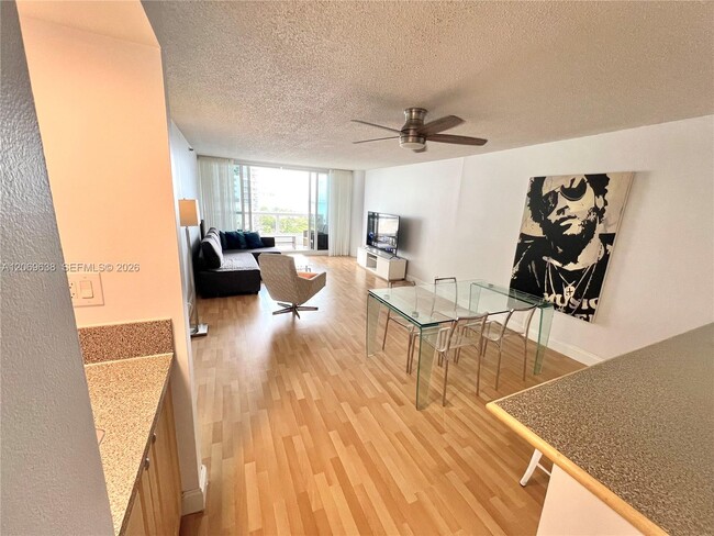 Building Photo - 1717 N Bayshore Dr