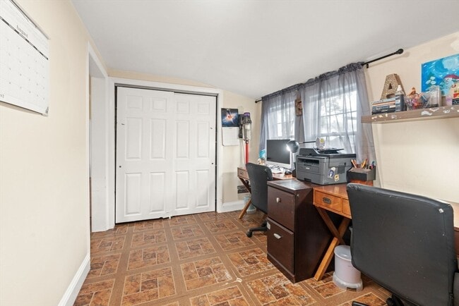 Building Photo - 48 Tapped St