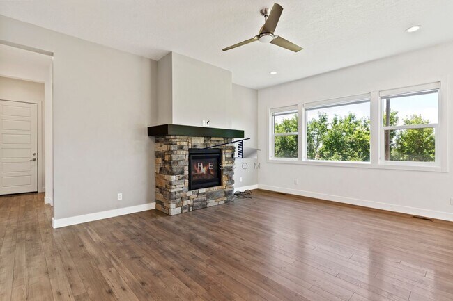 Building Photo - 378 Clark Cir