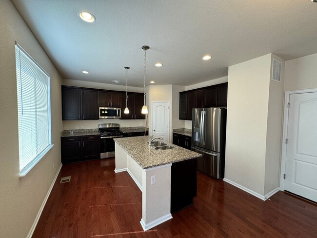 Building Photo - Well maintained Home with 4 bedrooms 3 baths in Erie