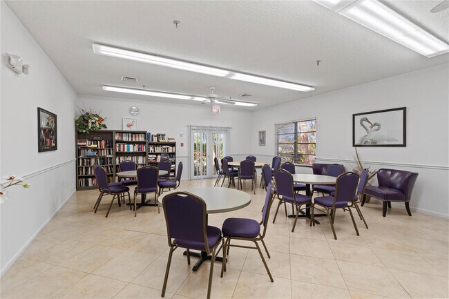 Building Photo - 2232 N Cypress Bend Dr