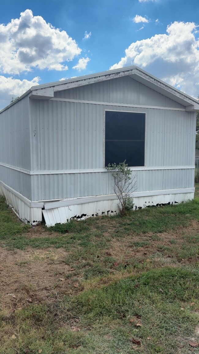 Building Photo - 1517 Gashouse Rd