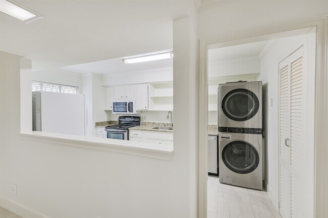 Building Photo - 2505 Watertown Mall St