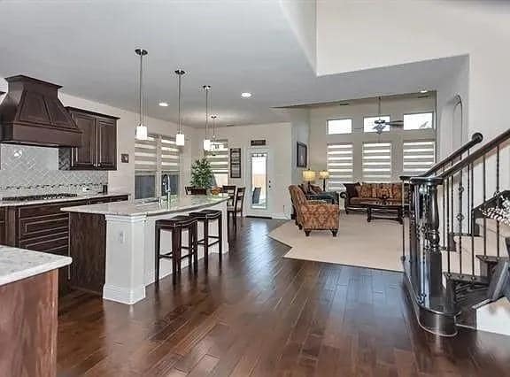 Building Photo - 913 Yarrow St