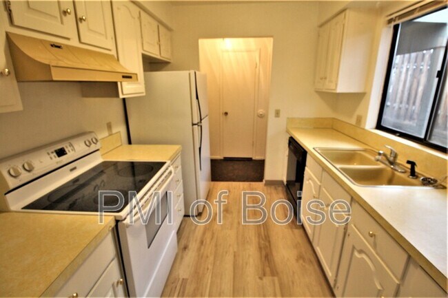 Building Photo - 7201 W Amity Rd