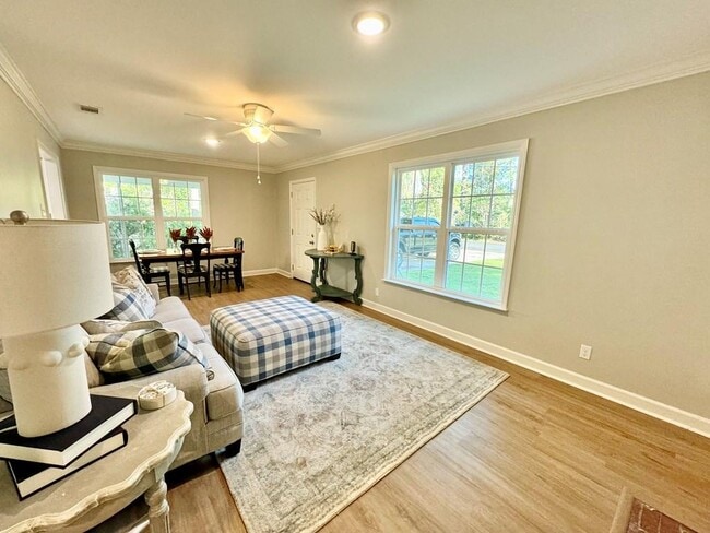 Building Photo - 413 Canna Dr