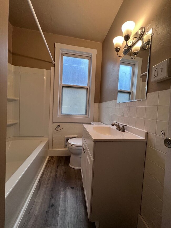 Building Photo - 2 Bedroom Townhome for Rent in the Arlingt...
