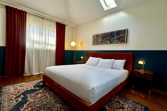 Building Photo - 1418 N Talman Ave