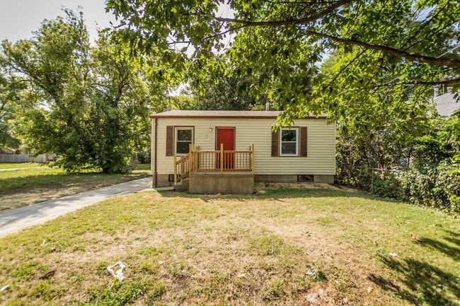 Primary Photo - Cozy 2 Bedroom House