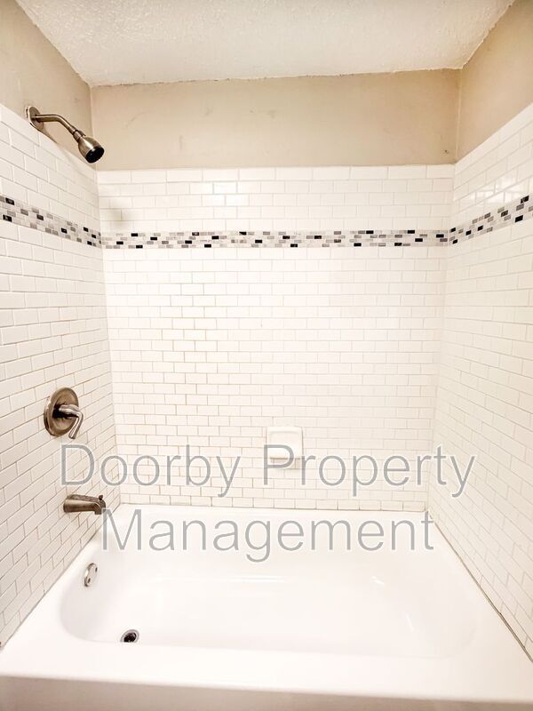 Building Photo - 403 Warren St