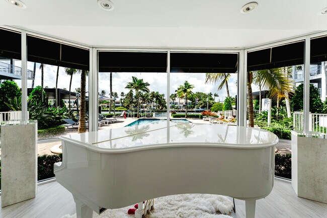 Building Photo - 1015 Spanish River Rd