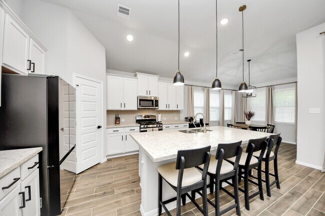 Building Photo - 6618 Beacon View Dr