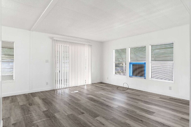 Building Photo - Charming Updated Home Near Spanish Springs in The Villages