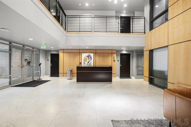 Building Photo - 425 W Beech St