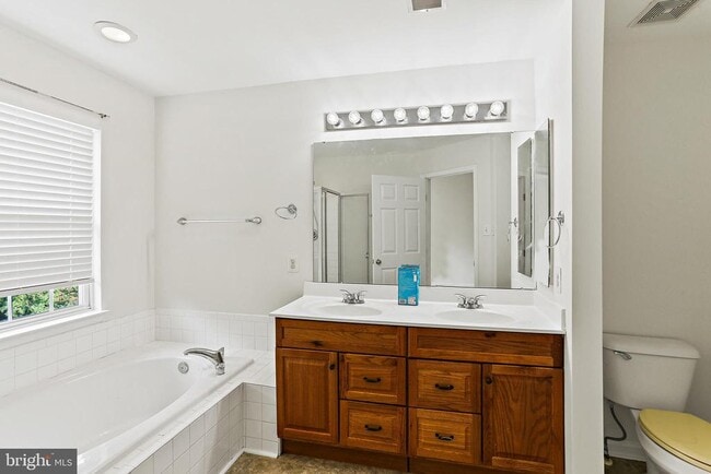 Building Photo - 7039 Oak Grove Way