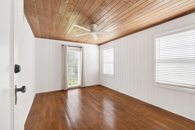 Building Photo - 236 Greymon Dr