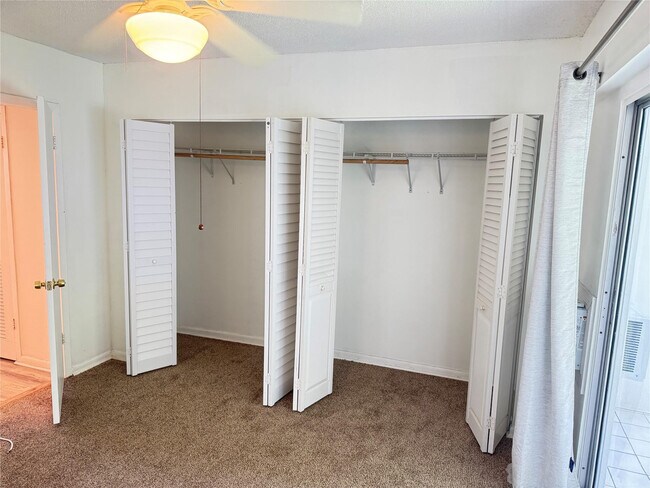 Building Photo - 204 Brighton E