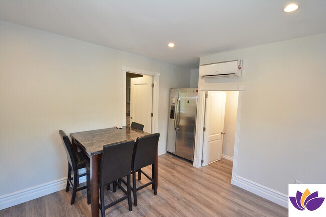 Building Photo - 5955 Hillview Park Ave