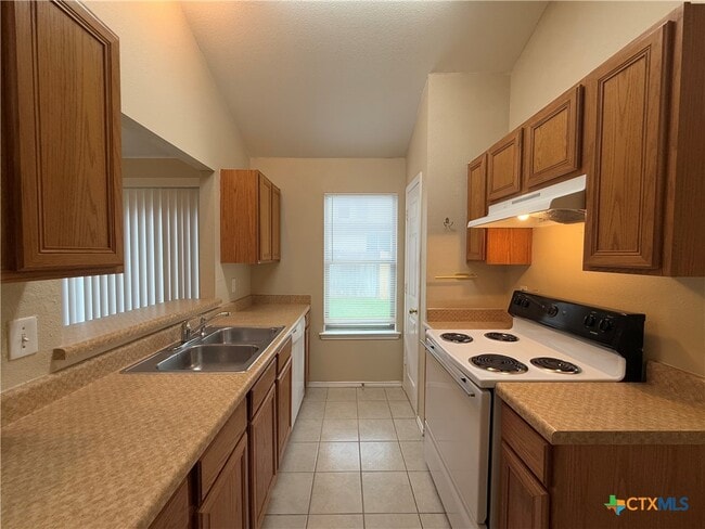 Building Photo - 3031 Pine Valley Dr