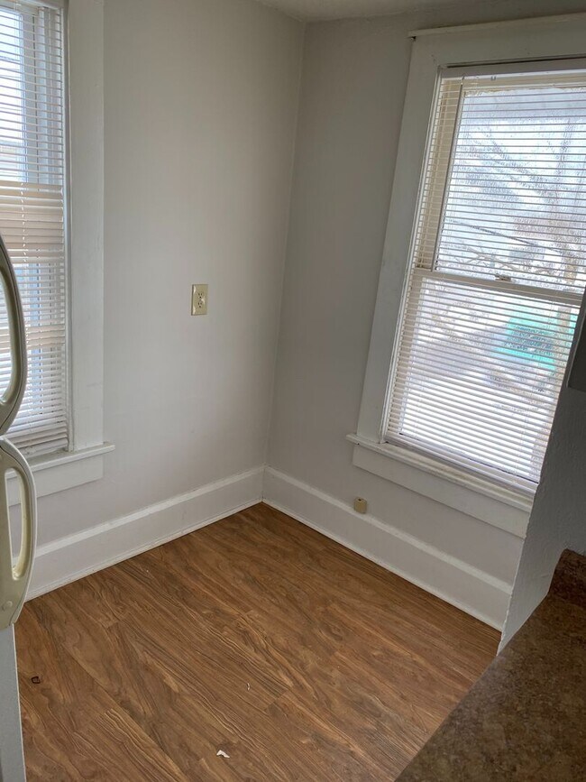 Building Photo - ad331