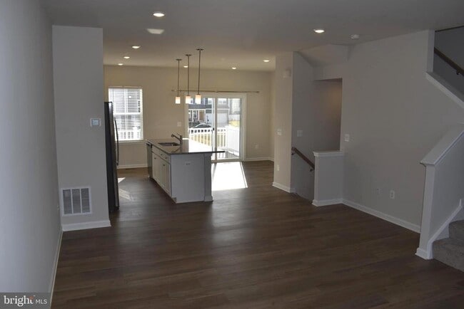 Building Photo - 216 Swan Fld Ave